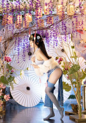 日本偷拍裙底丝袜av_剧情片高清完整版