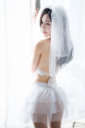 欧美女孩口红色号_正片免费观看