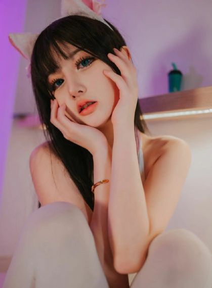 娇妻在客厅被朋友玩得呻吟动漫_BD英语高清视频播放