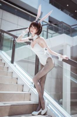 欧美毛领大衣女_4K高清完整版